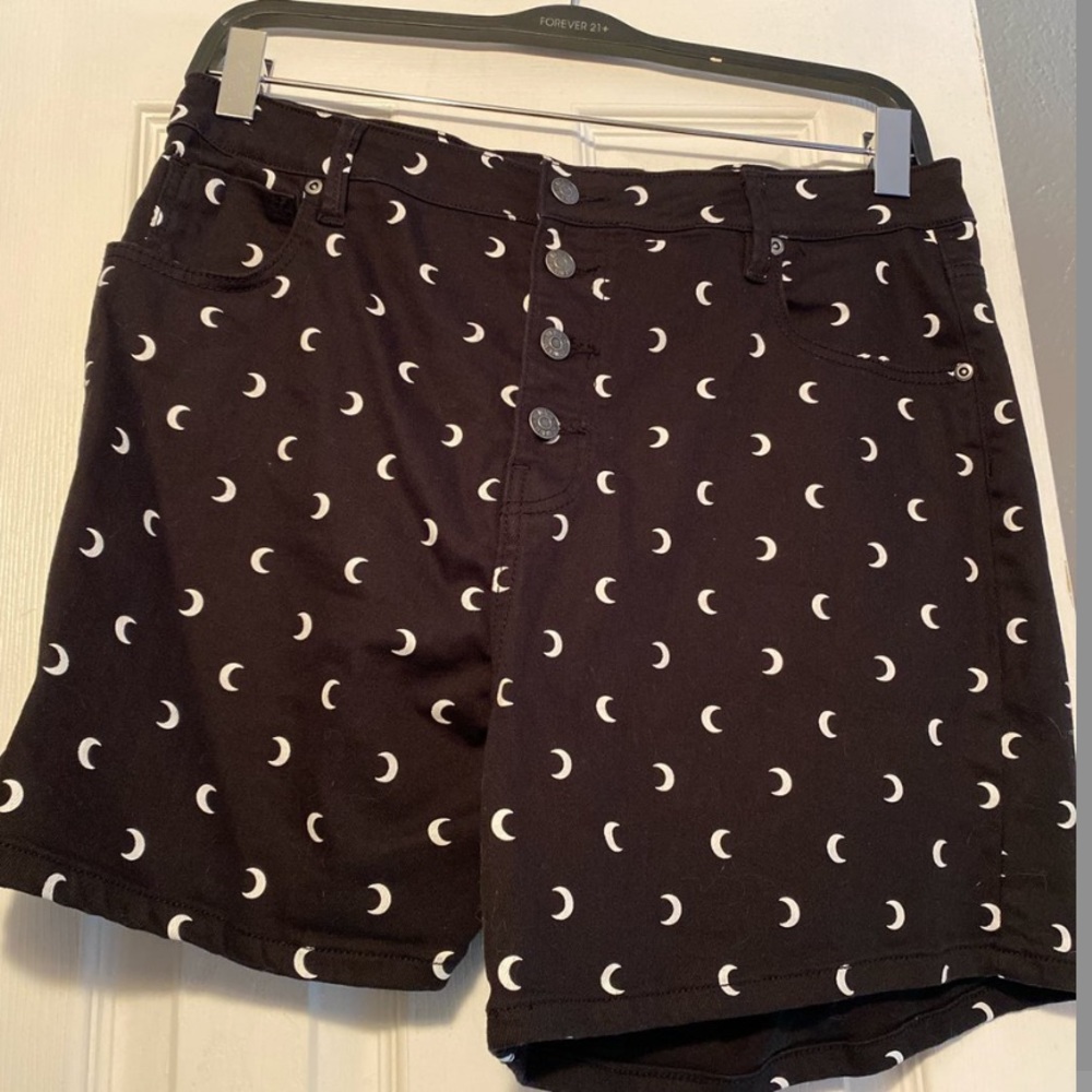 Gothic moon print shorts